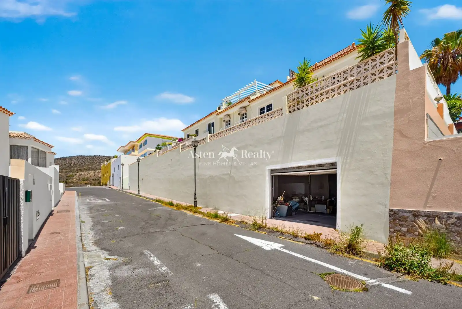 Vista exterior de Casa adosada en venda en Arona amb Terrassa, Traster i Piscina