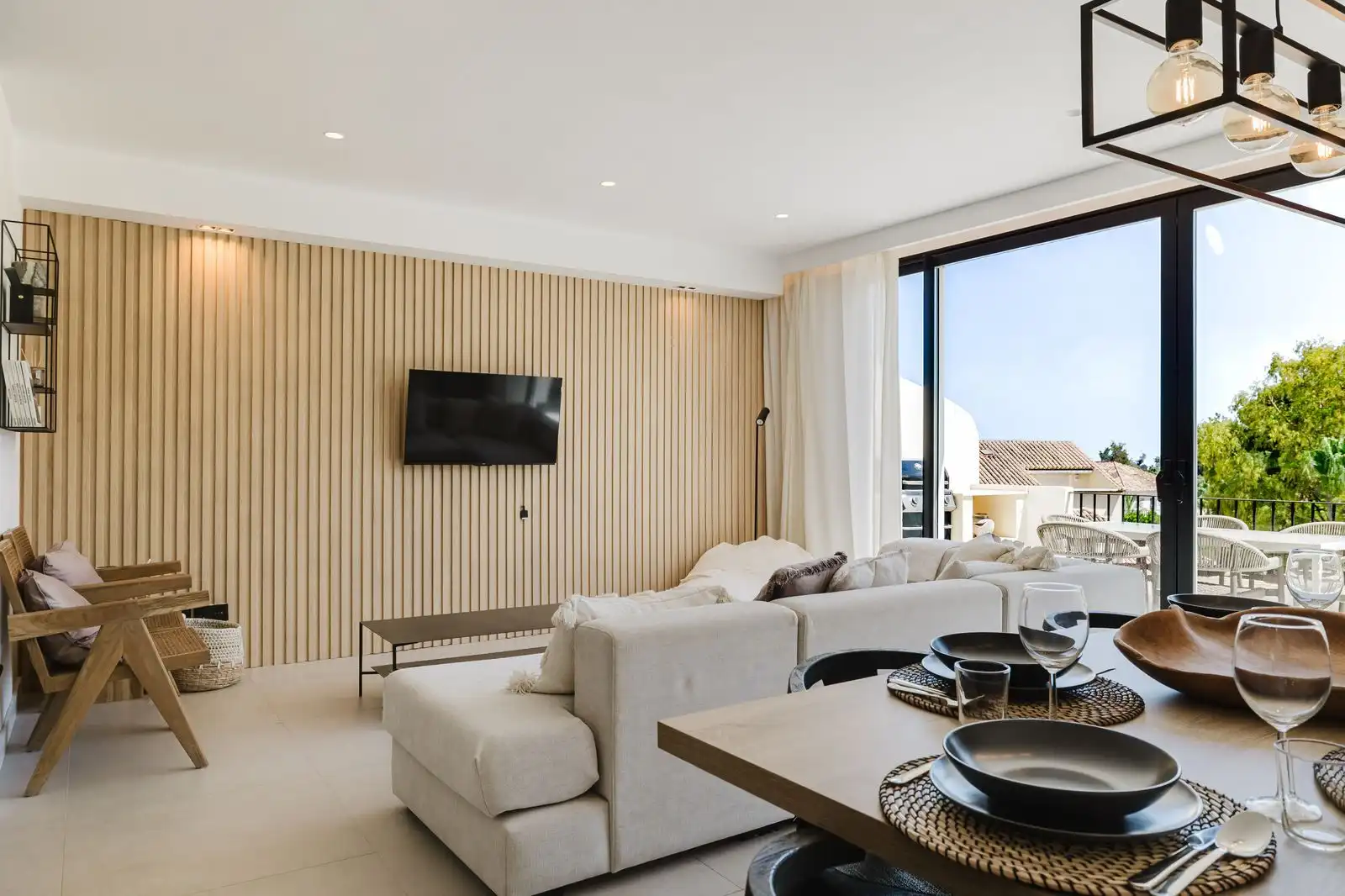 Living room of Houses for sale in Marbella  with Air Conditioner, Terrace and Community pool
