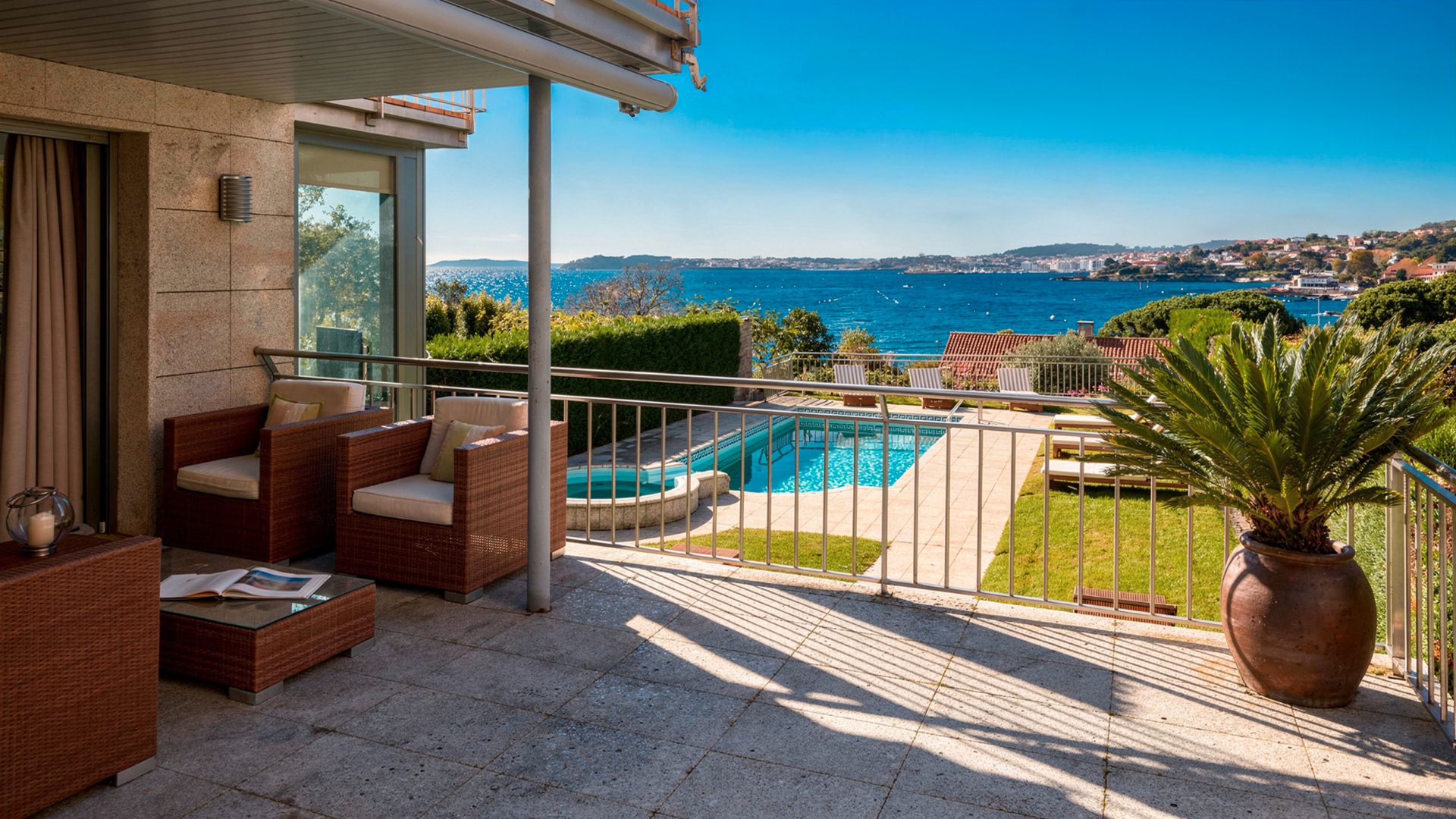 Terrace of Single-family semi-detached for sale in Sanxenxo  with Heating, Private garden and Parquet flooring