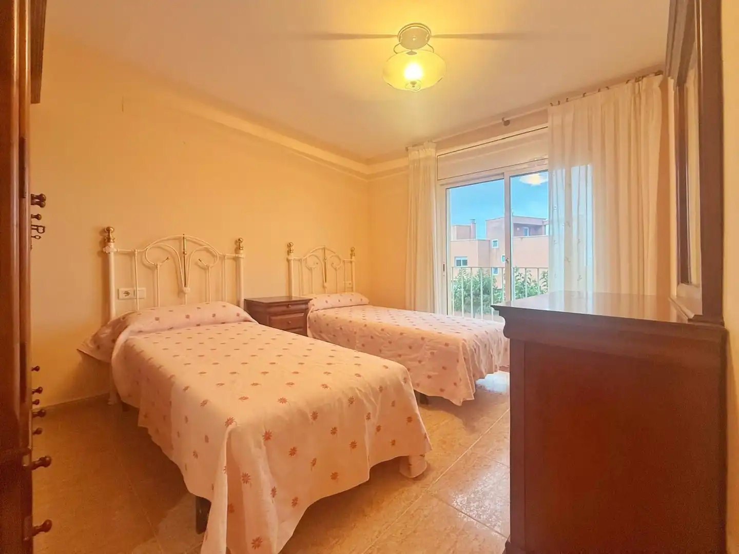Habitación de Casa adosada de alquiler en Cubelles con Calefacción, Terraza y Amueblado