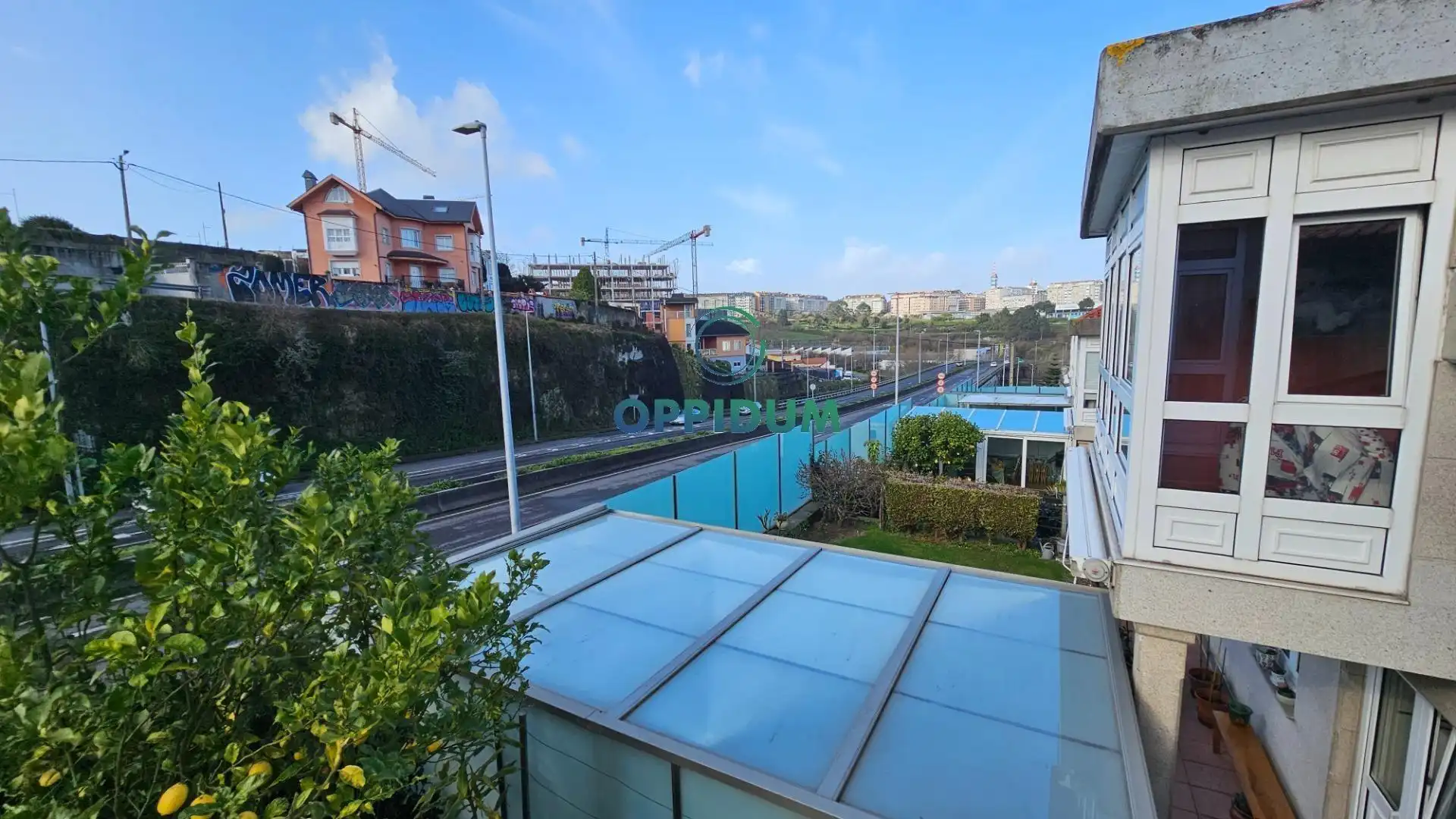 Vista exterior de Casa adosada en venda en A Coruña Capital  amb Calefacció, Jardí privat i Terrassa