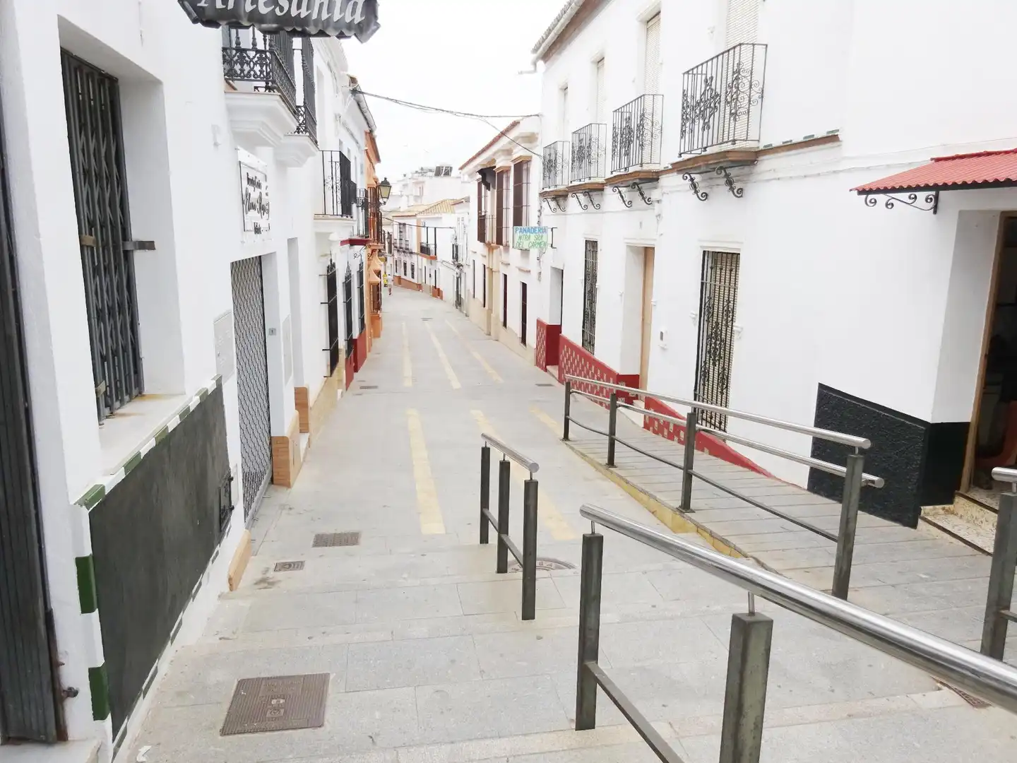 Vista exterior de Local en venta en Sanlúcar la Mayor