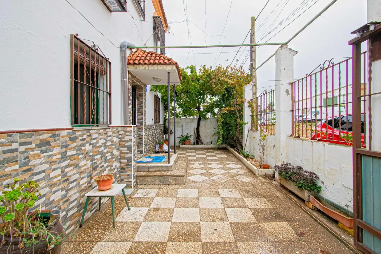Vista exterior de Casa o xalet en venda en La Rinconada amb Terrassa i Piscina
