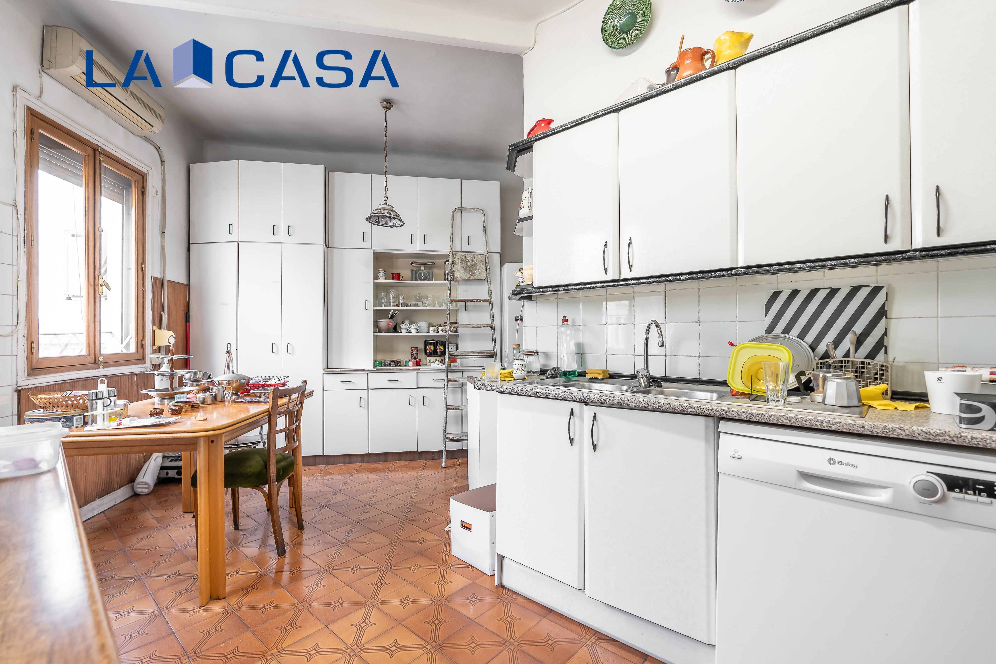 Cuina de Àtic en venda en  Madrid Capital amb Calefacció, Terrassa i Balcó