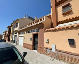 Vista exterior de Casa o xalet en venda en San Fernando amb Terrassa, Traster i Balcó