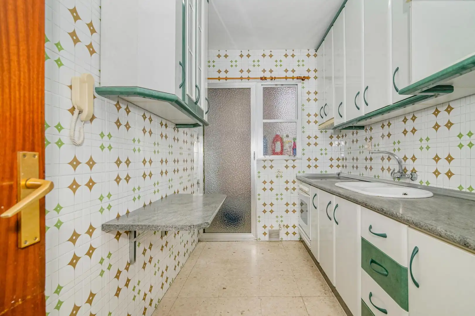 Kitchen of Flat for sale in Granada  with Heating, Terrace and Storage room