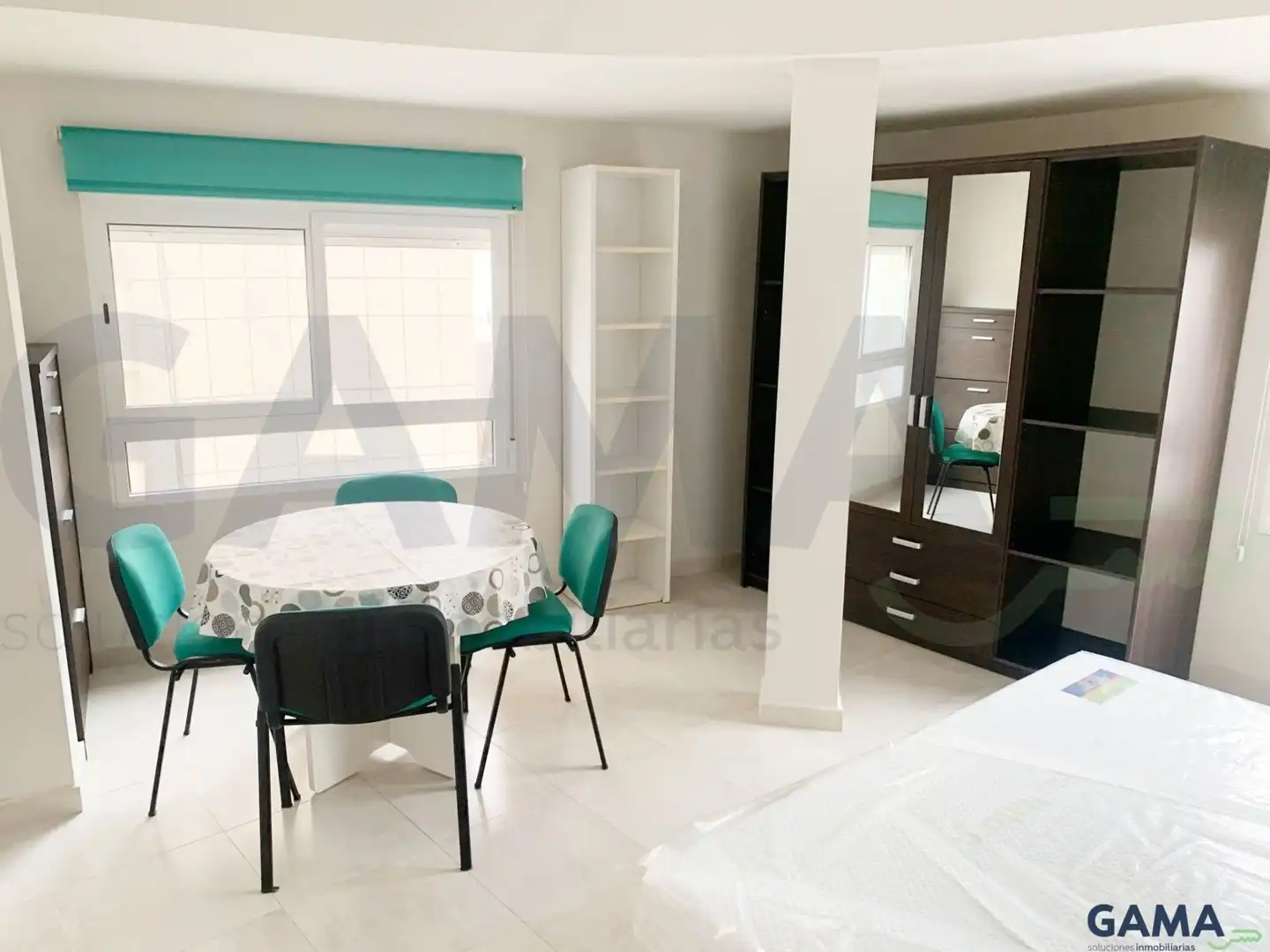 Dormitori de Apartament de lloguer en Alzira amb Aire condicionat i Moblat
