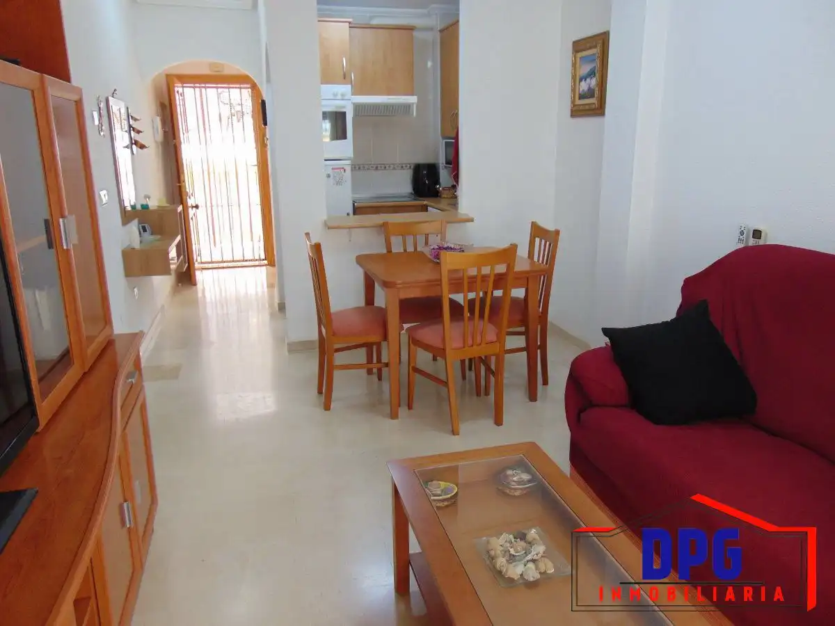 Sala de estar de Apartamento en venta en Garrucha con Aire acondicionado, Terraza y Amueblado