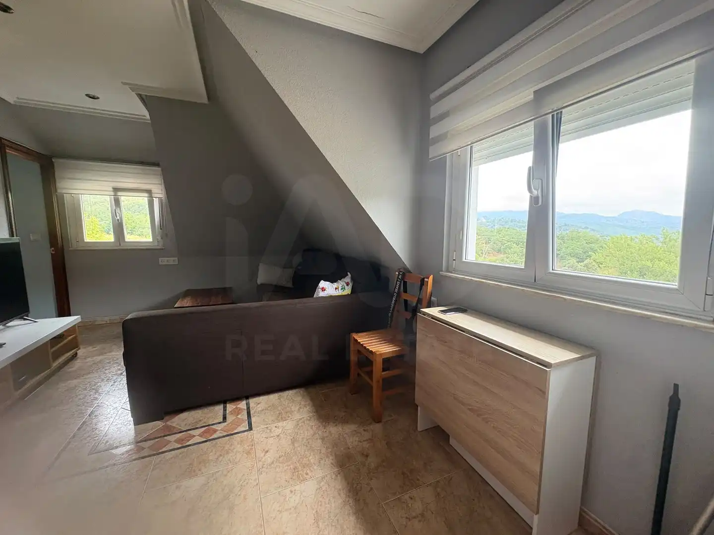 Schlafzimmer von Dachboden zum Verkauf in Sabero mit Heizung
