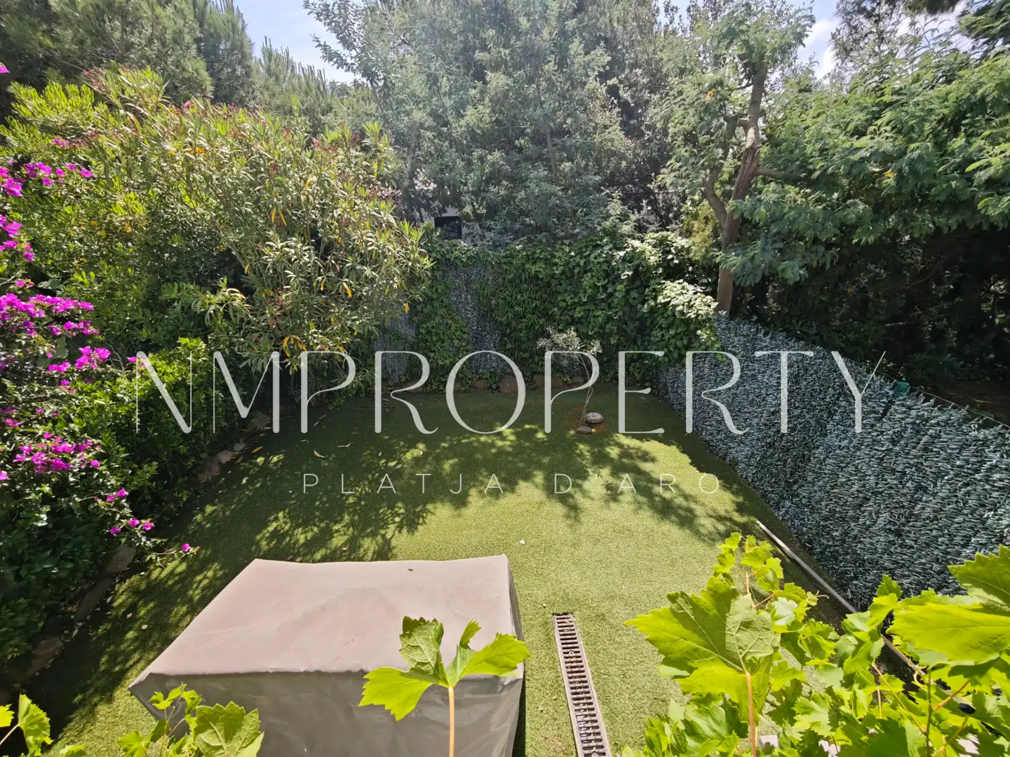 Garten von Einfamilien-Reihenhaus zum Verkauf in Castell d'Aro, Platja d'Aro i s'Agaró mit Heizung, Privatgarten und Parkett
