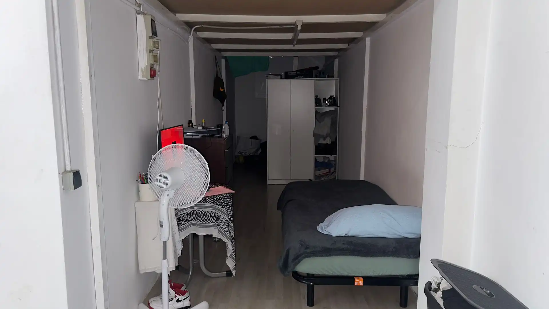 Dormitori de Local en venda en L'Hospitalet de Llobregat