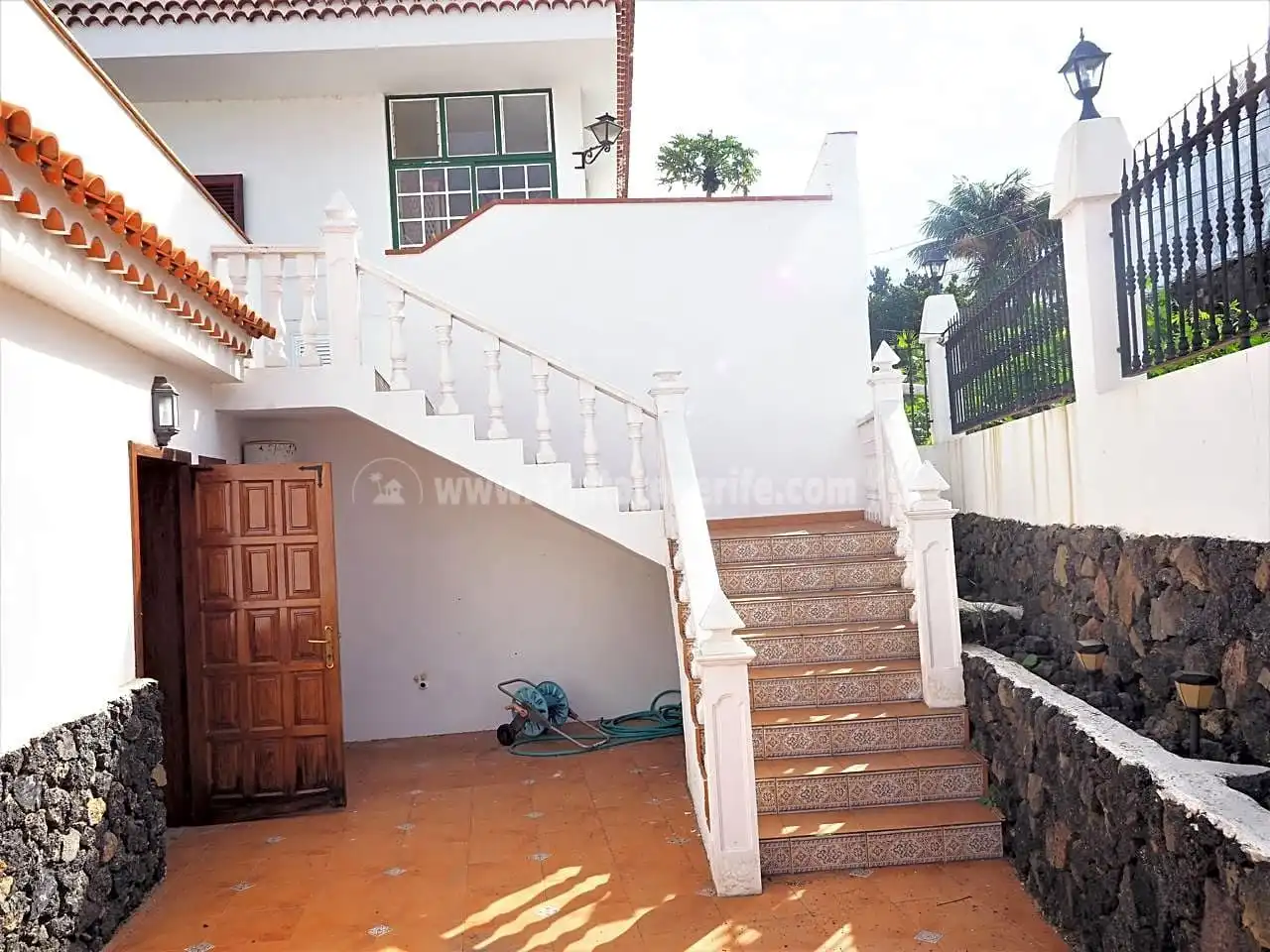 Vista exterior de Casa o xalet en venda en Icod de los Vinos amb Parquet, Terrassa i Traster