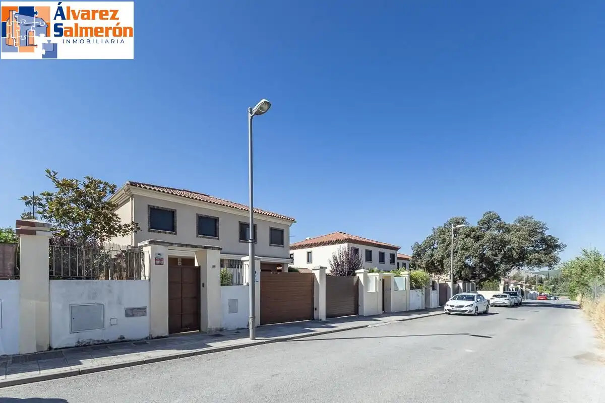Vista exterior de Casa o chalet en venta en Albolote con Aire acondicionado, Calefacción y Jardín privado