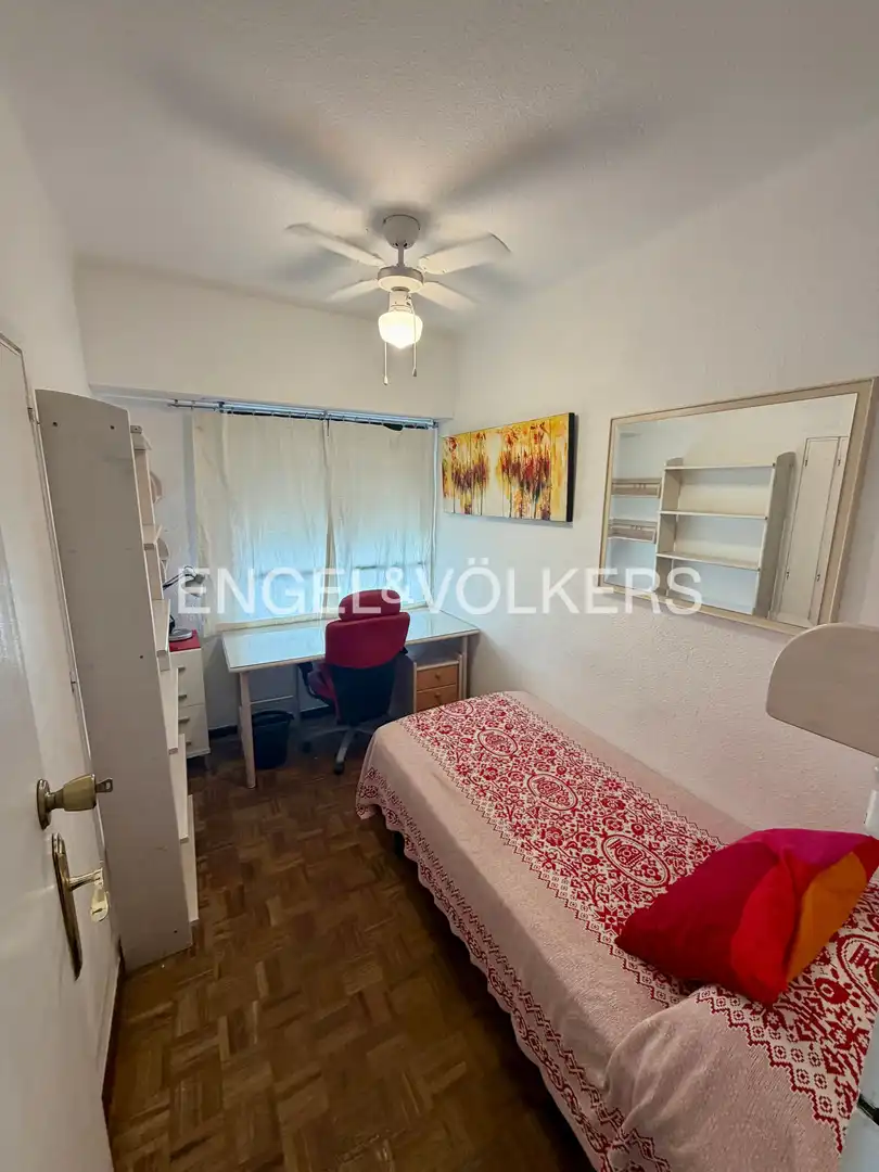Habitación de Piso de alquiler en Valencia con Calefacción, Parquet y Amueblado