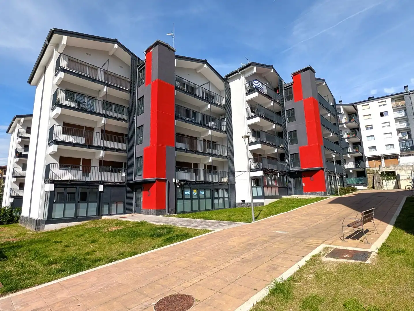 Vista exterior de Pis en venda en Lasarte-Oria amb Calefacció, Terrassa i Moblat