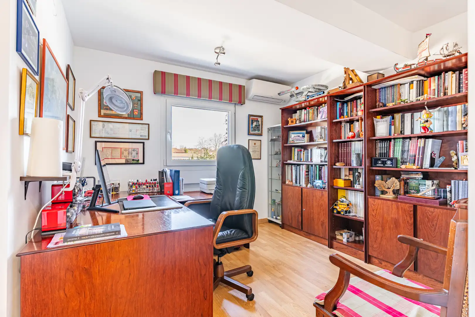 Schlafzimmer von Einfamilien-Reihenhaus zum Verkauf in Las Rozas de Madrid mit Klimaanlage, Heizung und Privatgarten