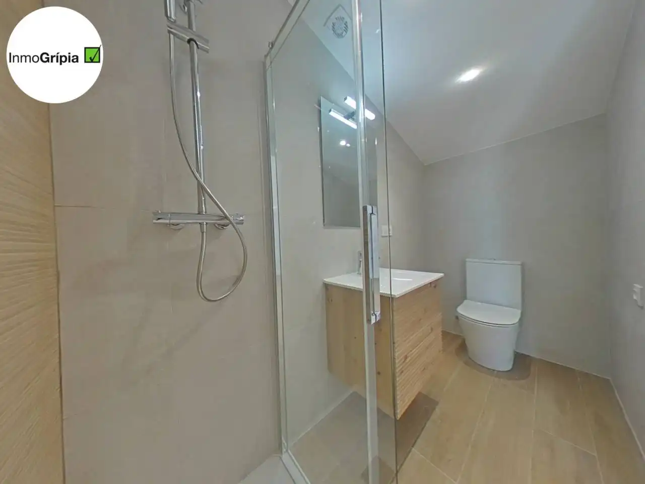 Bany de Casa o xalet en venda en Terrassa amb Aire condicionat, Calefacció i Terrassa