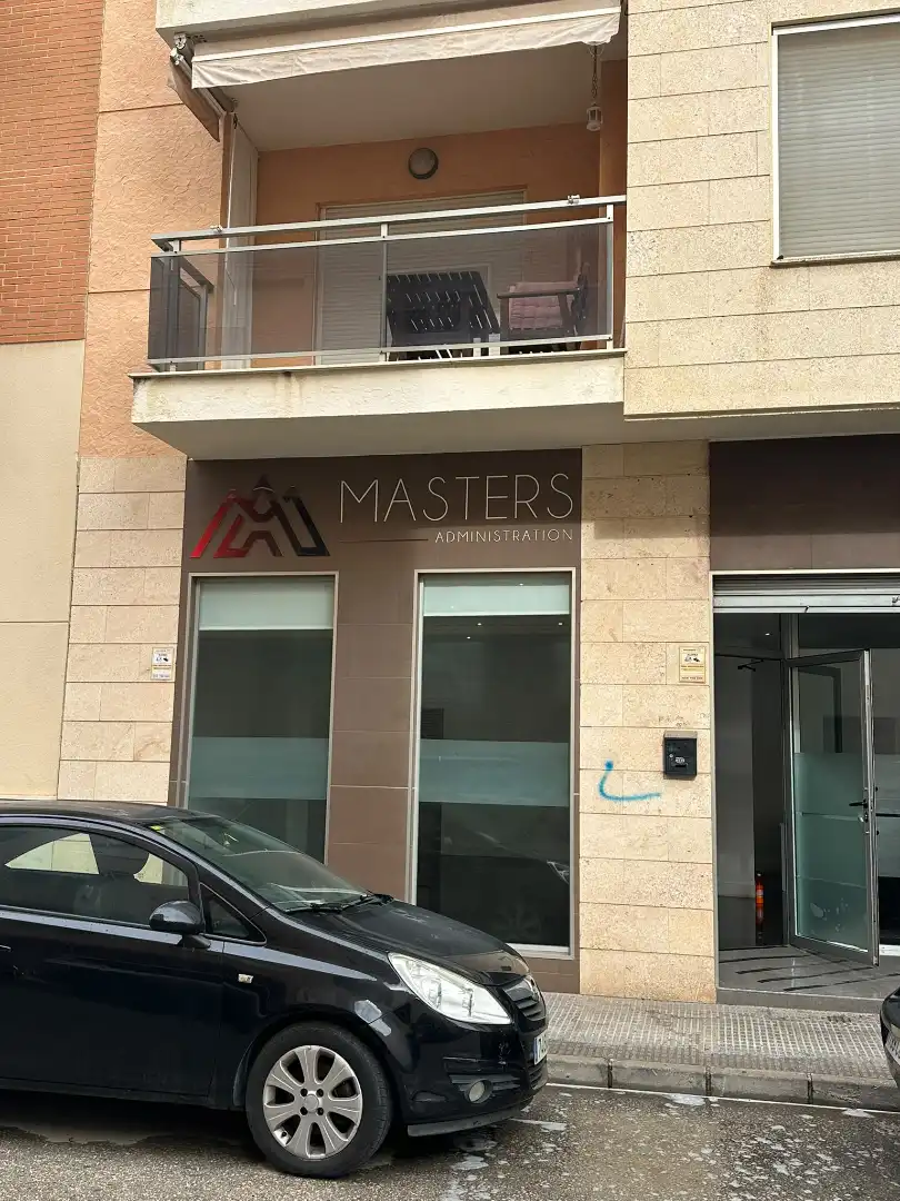 Local comercial de lloguer a Calle Pintor Sorolla 36C
