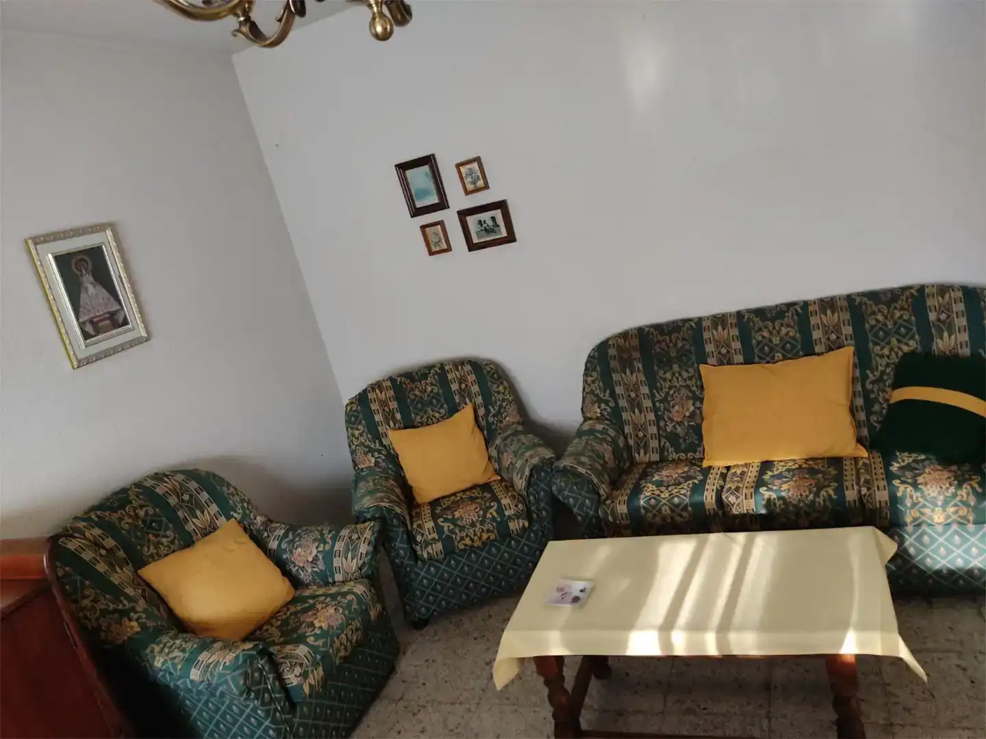 Sala de estar de Casa o chalet en venta en Muelas de los Caballeros con Trastero, Horno y Lavadora