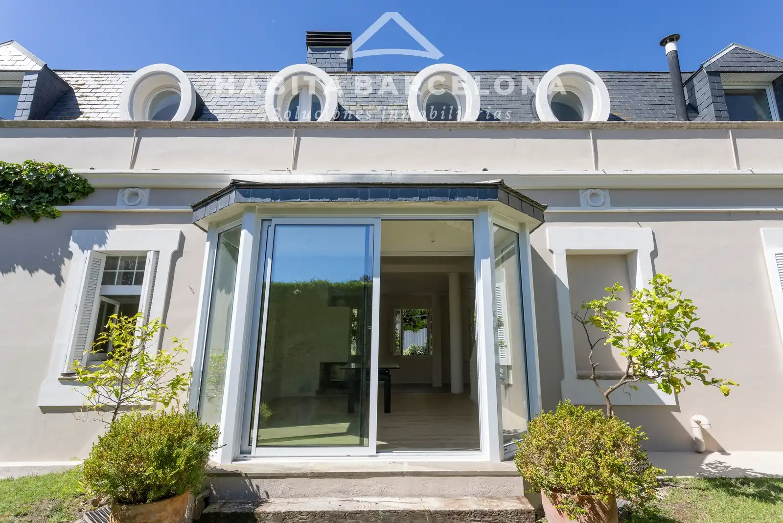 Vista exterior de Casa o xalet de lloguer en Barcelona amb Aire condicionat, Calefacció i Jardí privat
