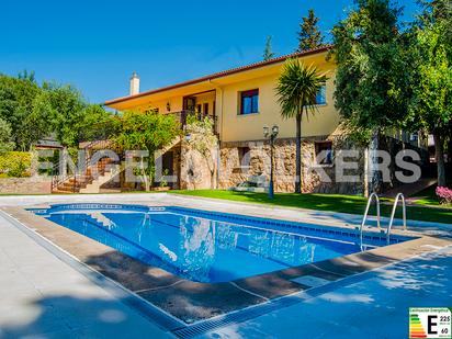 Exterior view of House or chalet for sale in El Escorial  with Terrace, Swimming Pool and Balcony