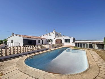 Casa rústica amb piscina en venda a Cala d'en Bosch - Serpentona