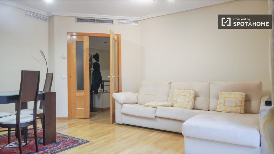 Flat to rent in  Madrid Capital  with Air Conditioner, Heating and Furnished