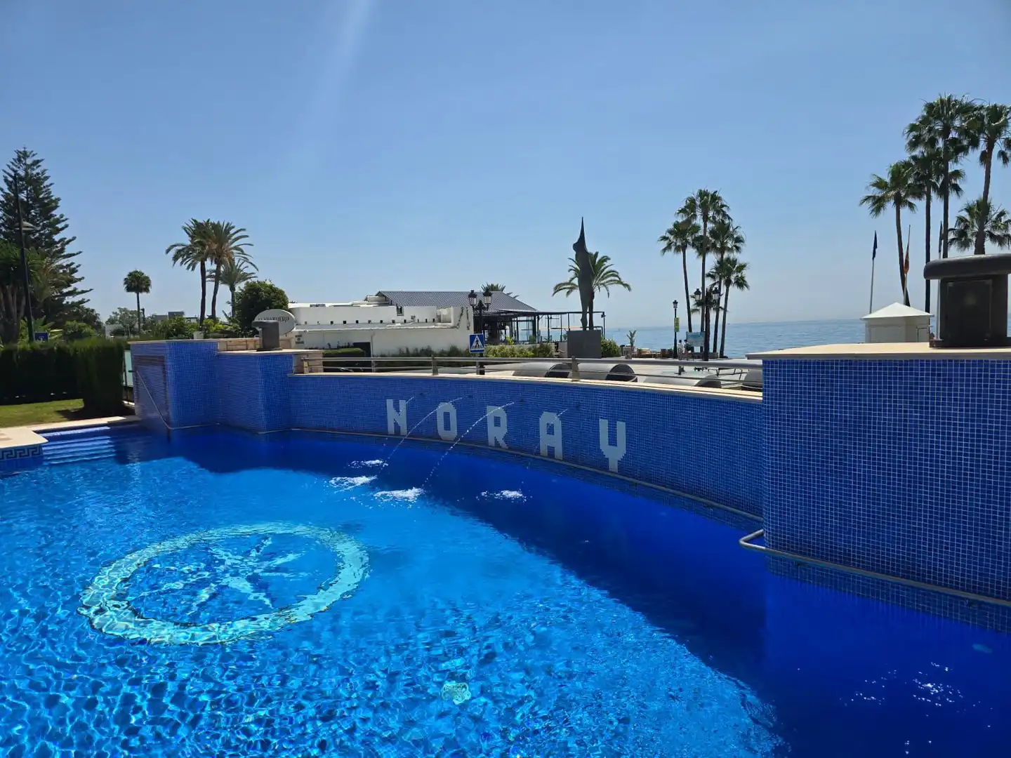 Piscina de Pis en venda en Marbella amb Aire condicionat, Terrassa i Moblat
