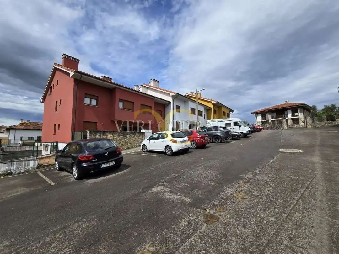Aparcament de Apartament en venda en Llanes amb Calefacció i Traster