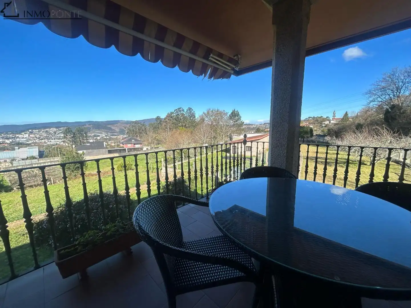 Terrassa de Casa o xalet en venda en Pontevedra Capital  amb Calefacció, Jardí privat i Terrassa
