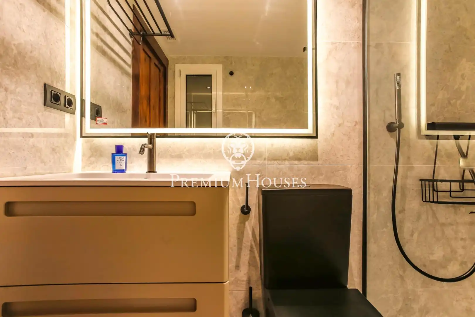 Badezimmer von Erdgeschoss zur Miete in Sitges mit Klimaanlage, Heizung und Terrasse