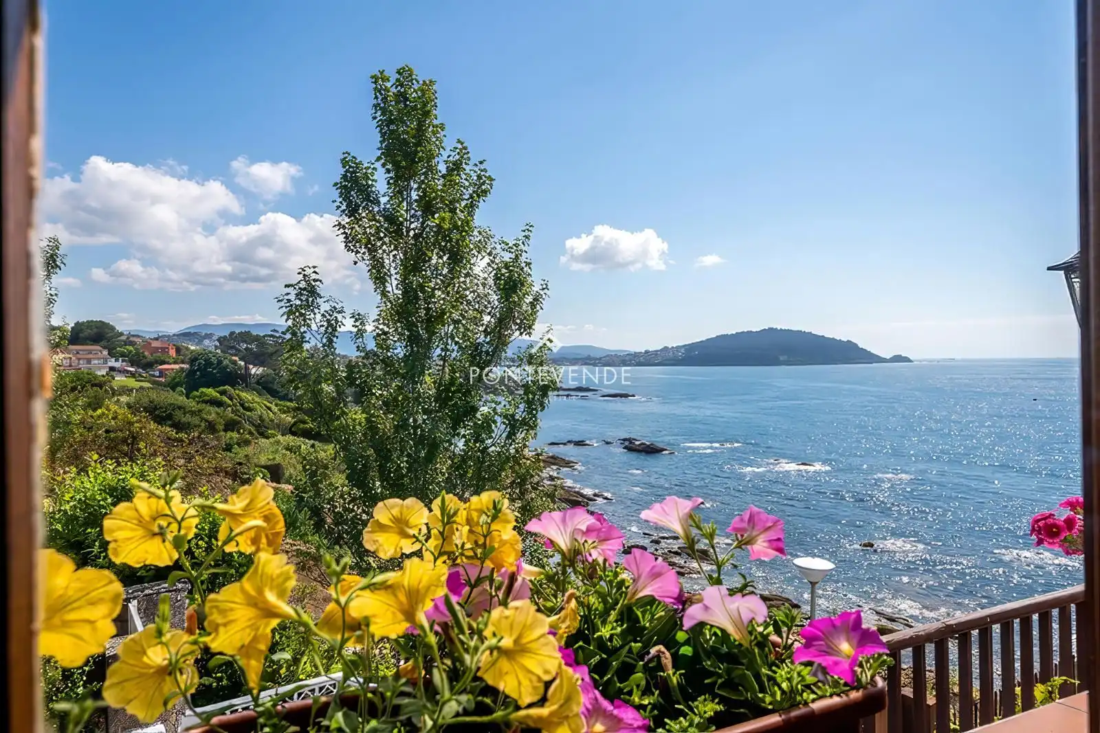 Houses for sale in Vigo   with Private garden, Terrace and Furnished