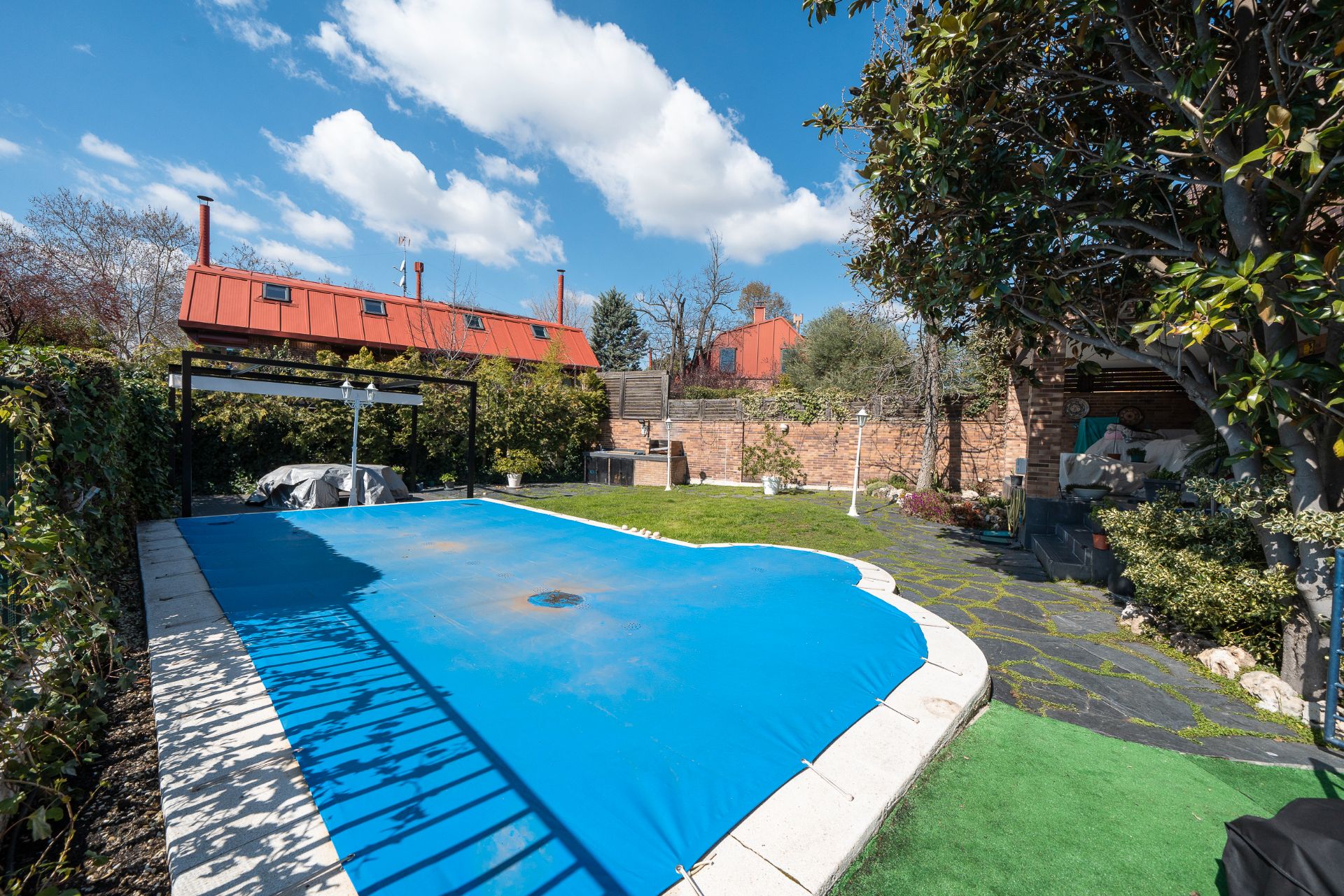 Piscina de Casa o xalet en venda en  Madrid Capital amb Calefacció, Jardí privat i Terrassa
