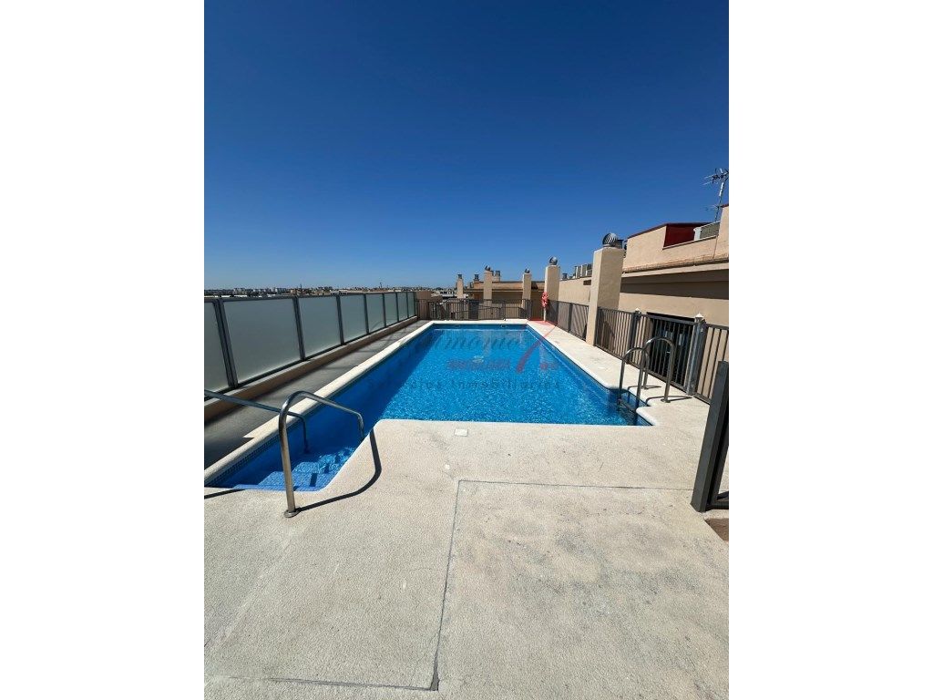 Swimming pool of Flat for sale in Jerez de la Frontera