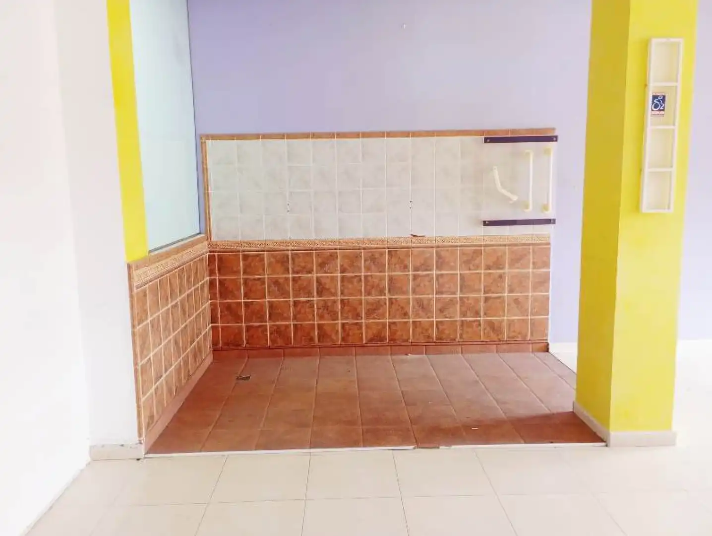 Badezimmer von Geschaftsraum zur Miete in Reocín