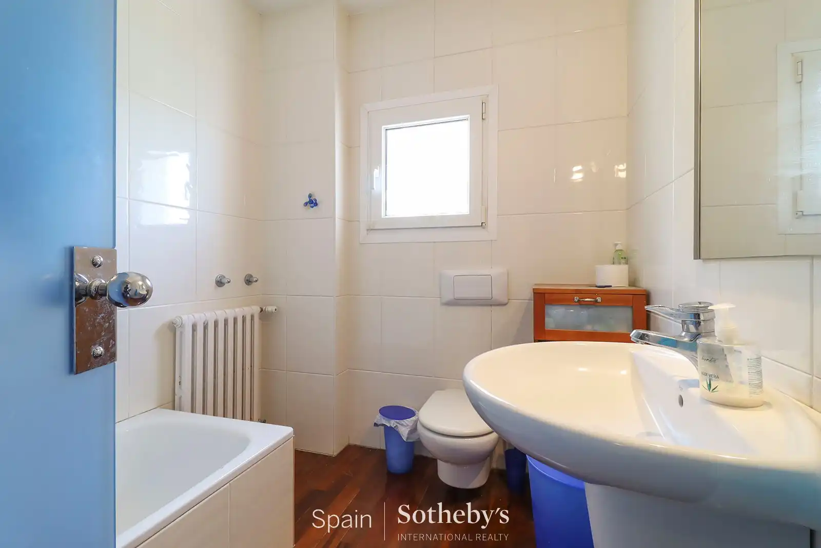 Bathroom of Houses for sale in Llançà  with Air Conditioner, Heating and Private garden