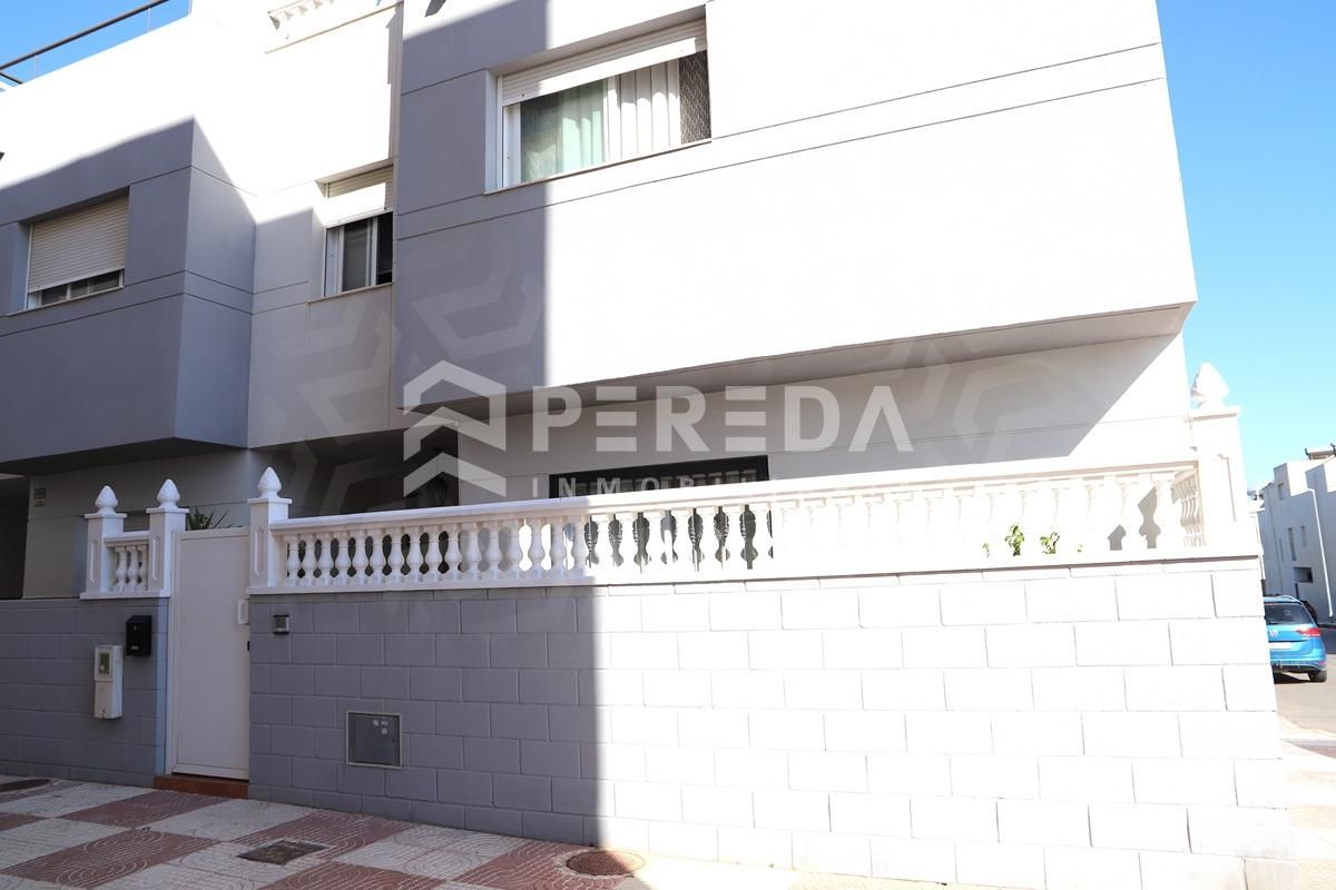 Exterior view of House or chalet for sale in Roquetas de Mar  with Terrace and Storage room