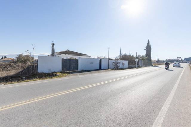 Casa-chalet en Venta en Calle Calle Camino Río Dilar en Las Flores - Huerta