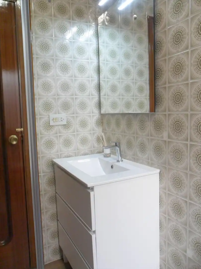 Badezimmer von Dachboden zur Miete in Maracena mit Terrasse, Abstellraum und Möbliert