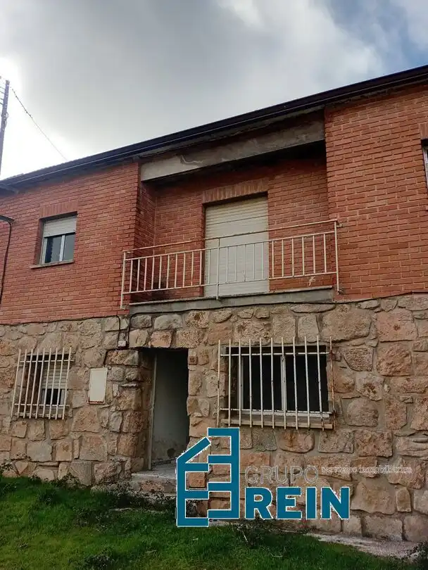 Vista exterior de Casa o chalet en venta en Piñuécar-Gandullas