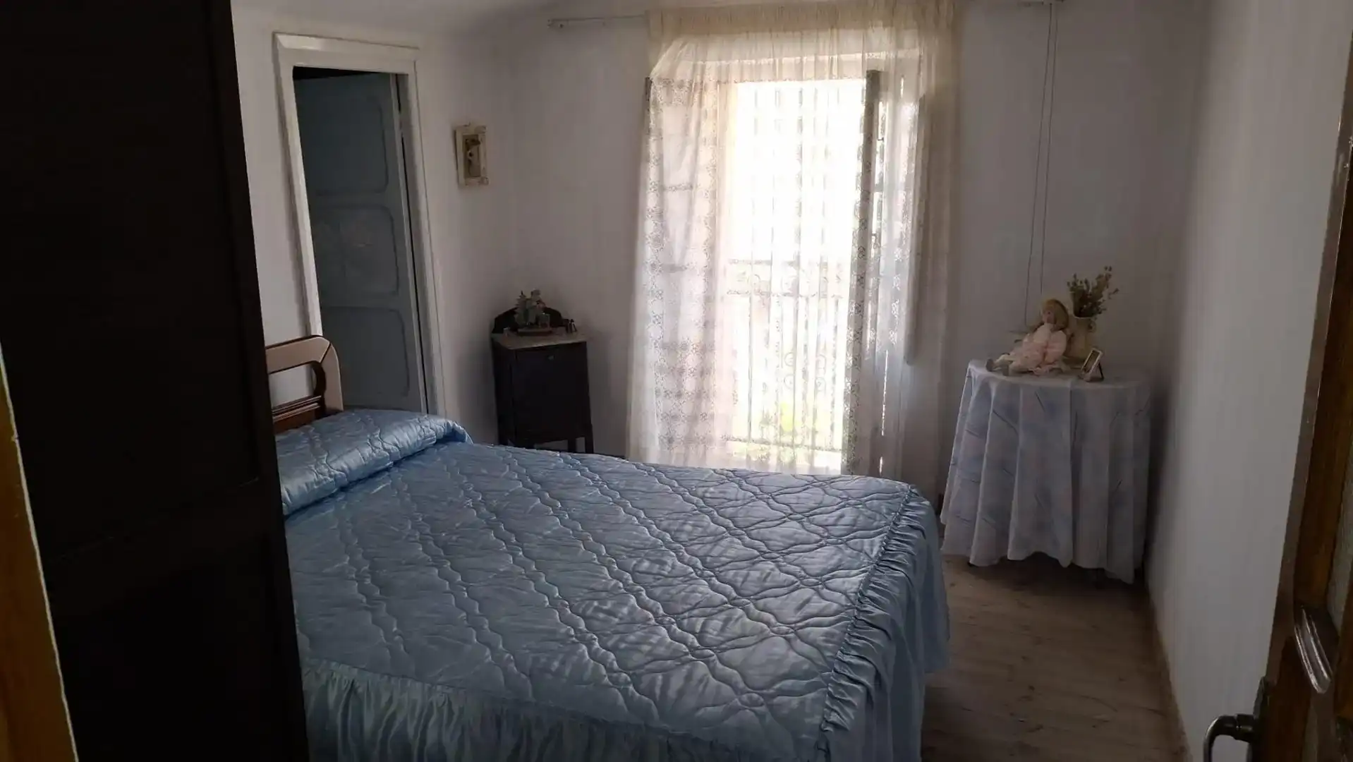 Dormitori de Finca rústica en venda en Palacios de la Sierra amb Moblat, Rentadora i TV