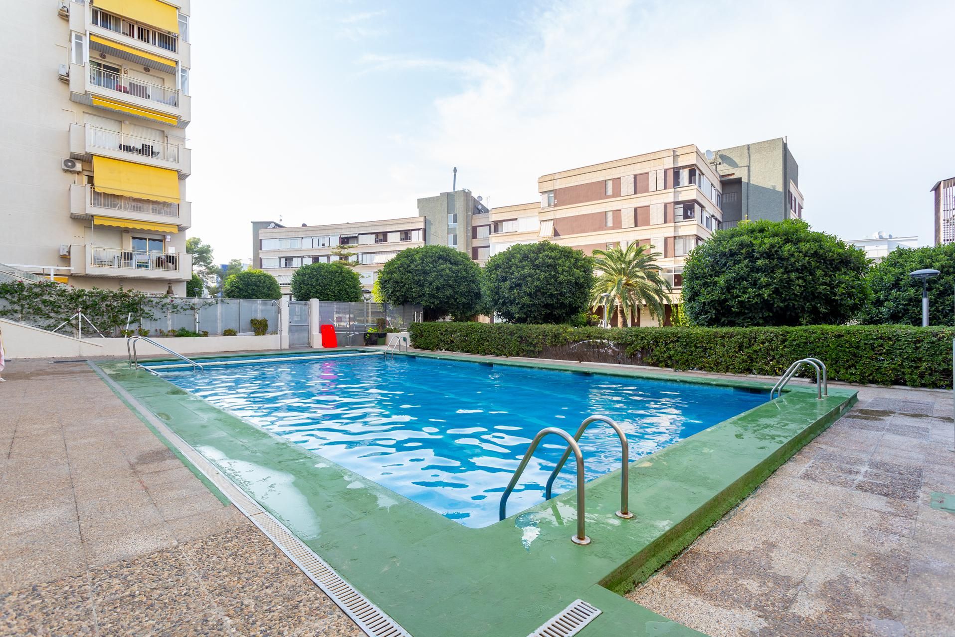 Piscina de Apartament en venda en Salou amb Jardí privat i Piscina