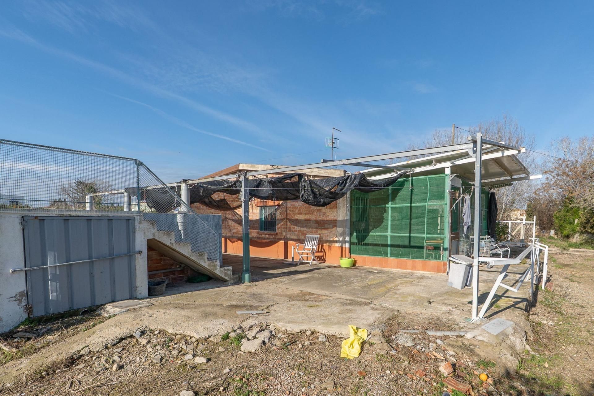 Vista exterior de Casa o xalet en venda en Deltebre amb Jardí privat