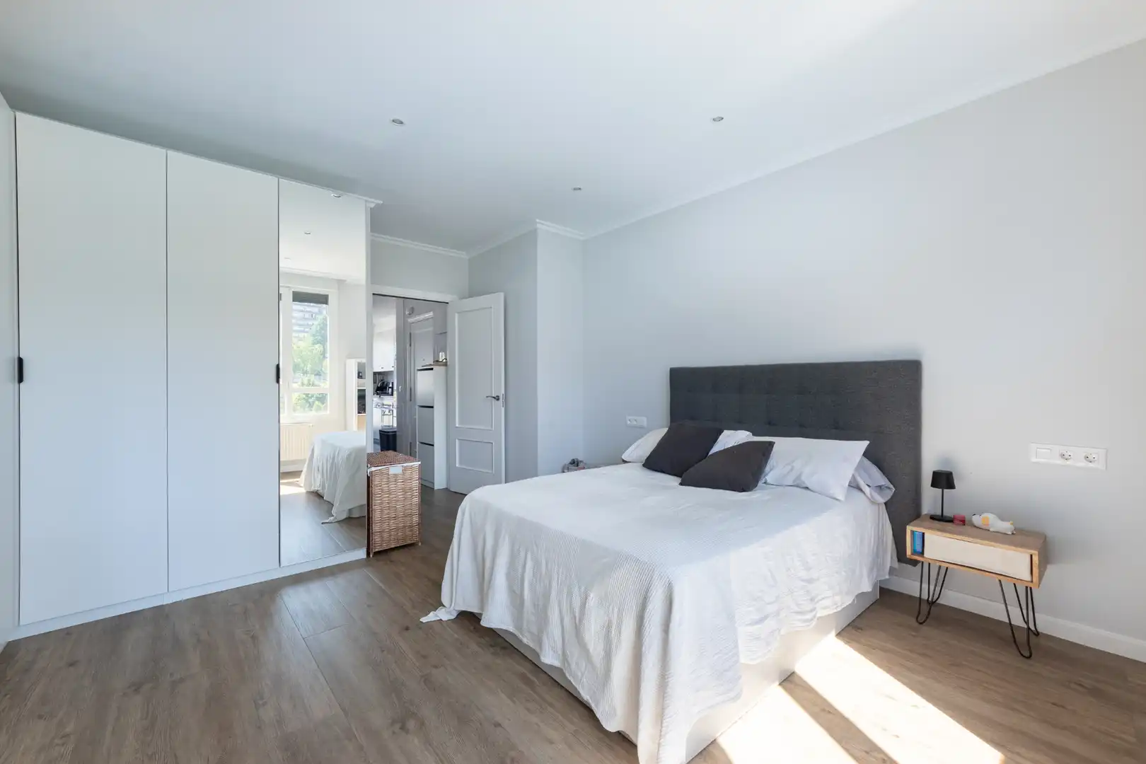 Habitación de Piso en venta en Bilbao  con Calefacción, Trastero y Amueblado