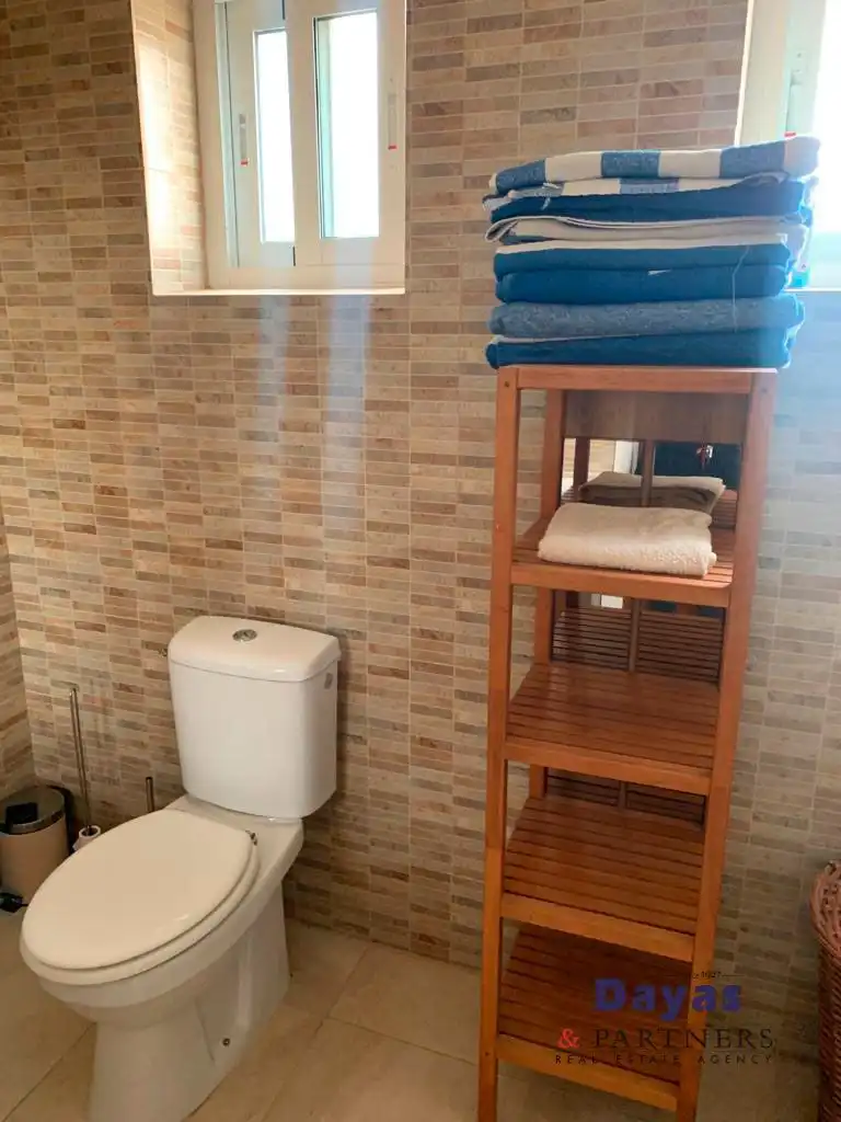 Bany de Casa o xalet en venda en Orihuela amb Aire condicionat, Terrassa i Moblat