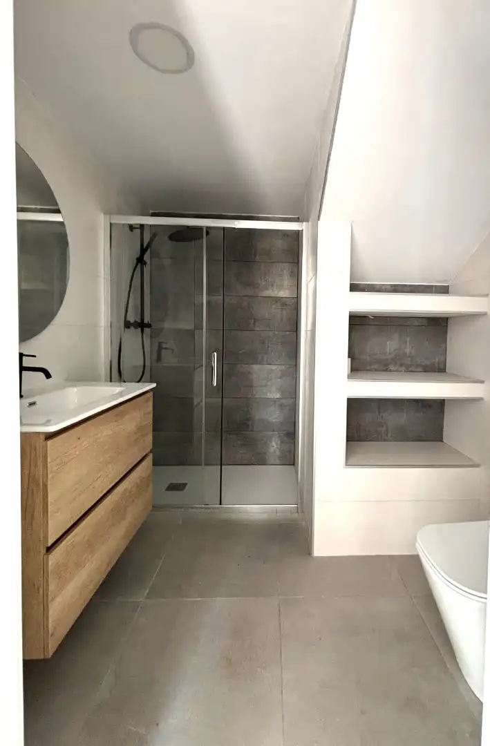 Baño de Piso en venta en Girona con Aire acondicionado, Calefacción y Terraza