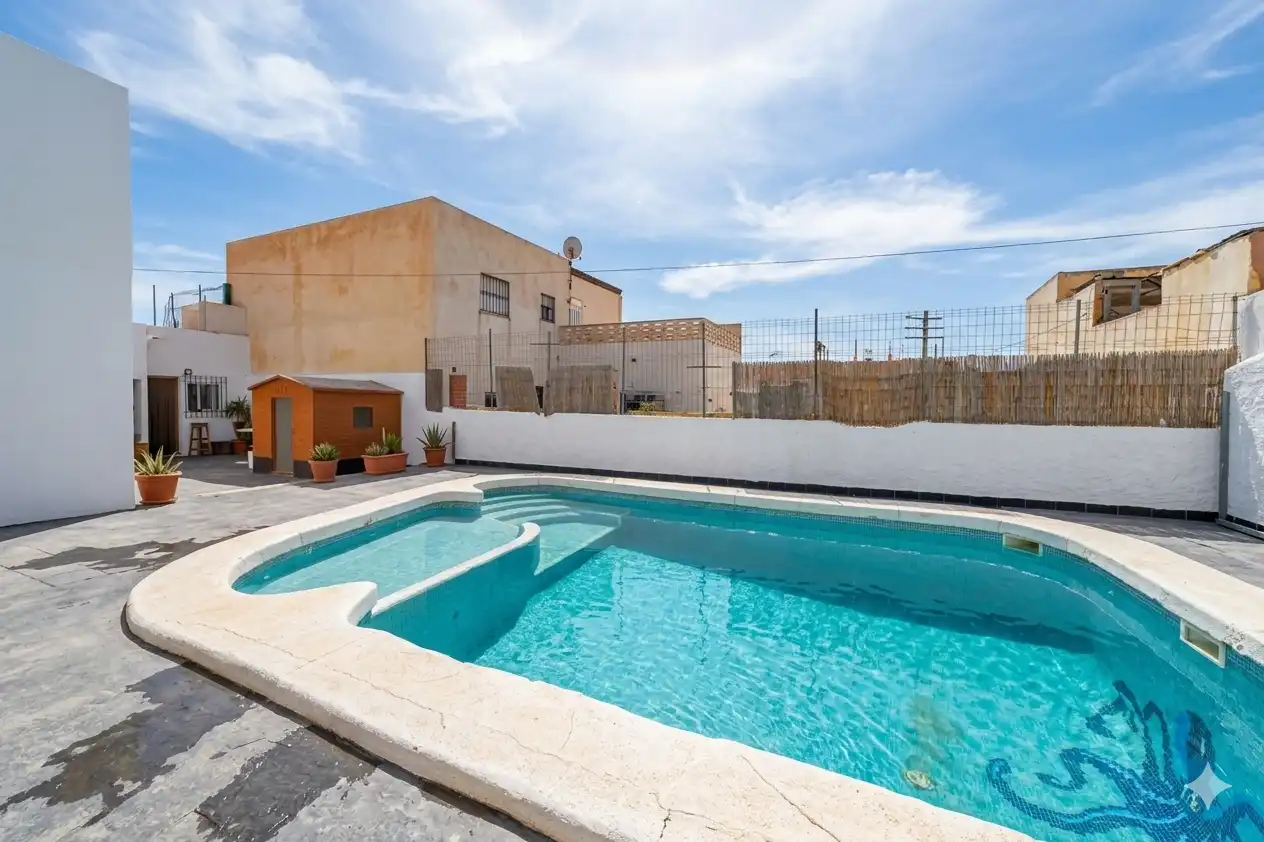 Piscina de Casa o chalet en venta en  Almería Capital con Terraza, Trastero y Piscina