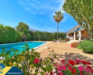 Vista exterior de Casa o xalet en venda en Marbella amb Aire condicionat, Calefacció i Jardí privat