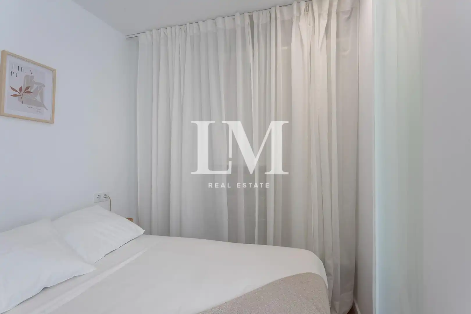 Dormitori de Apartament de lloguer en Barcelona amb Aire condicionat, Calefacció i Moblat