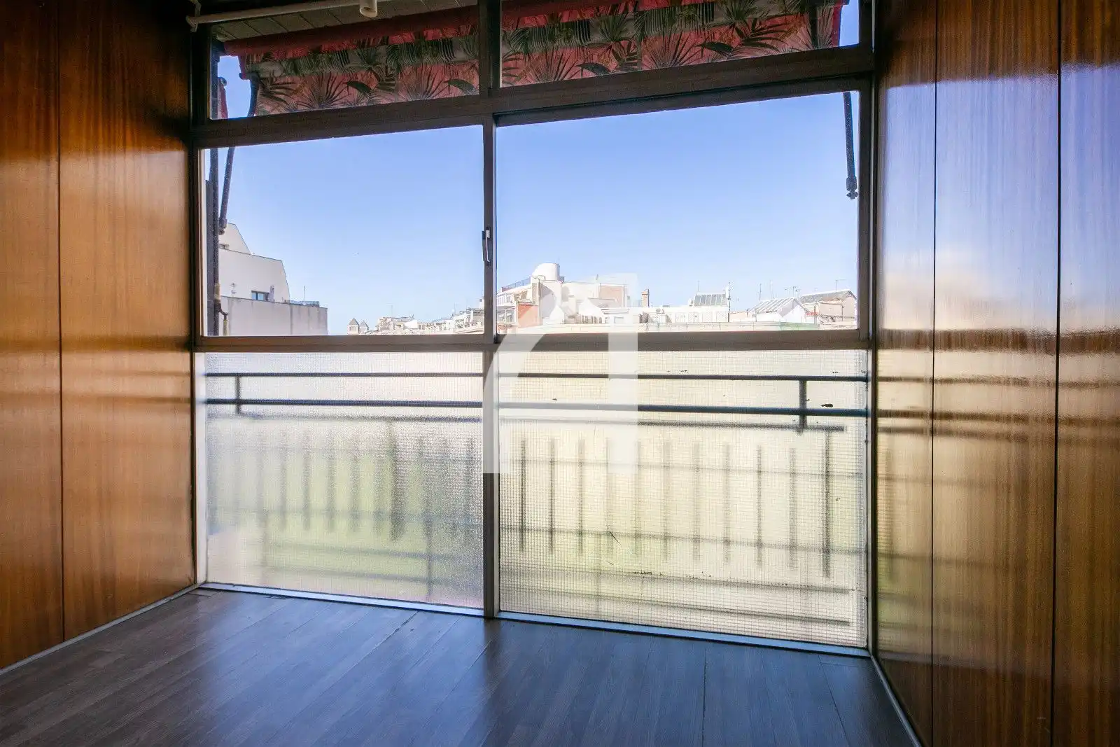 Piso con terraza en venta en Entença, imagen 3